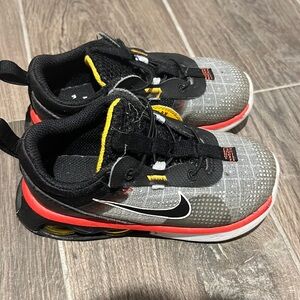 Kids Nike sneakers 9c